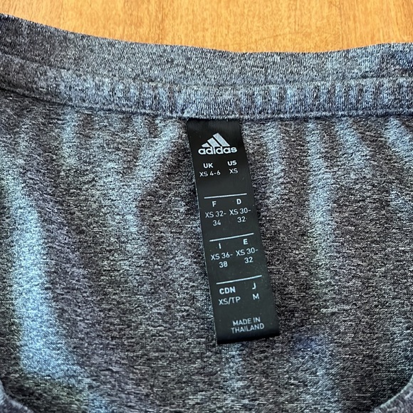 Adidas crop top shirt size XS - Picture 3 of 5